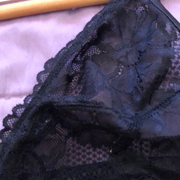 A beautiful lace triangle bra from Savage X Fenty. - Picture 3 of 6